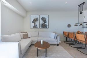 Modern Flat with 2 Bedrooms, Terrace, and Pool in Cala de Mijas