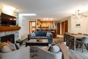 2BR in Gleneagle, Heated Flooring, Wood Burning Fireplace, Shuttle to Gondola