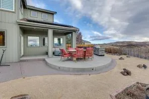 Mtn-View Escape with Hot Tub in Sparks! - Clark