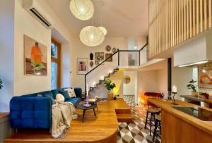 Spacious 5BR Retreat for 16 by Dohany Synagogue & Fashion St