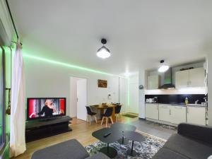 Roi de la Seine à Paris, stade, Gare parking et terrasse