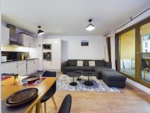 Appartements Roi de la Seine a Paris, stade, Gare parking et terrasse : photos des chambres