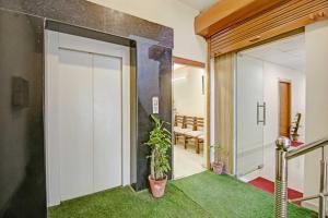OYO Flagship 80772 Hotel The Grand Rdc
