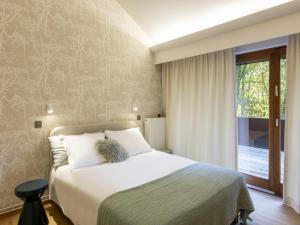 Holiday Home in Ardennes with Heated Pool