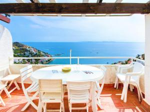 House in Rosas with Waterfront & Beach Nearby