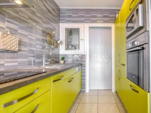 Apartment in Roses by the Waterfront