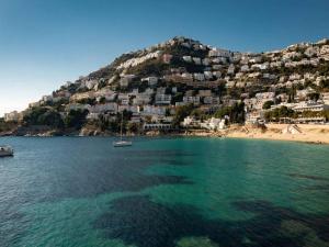Apartment in Roses on the Beachfront