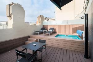 Superior Double Room with Terrace and Private Pool room in Catalonia Catedral