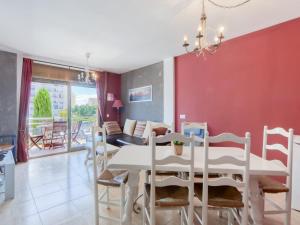 Apartment in Empuriabrava near Sand Beach