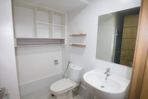 Casa - Vibrant City Center Studio Near Ayala Mall