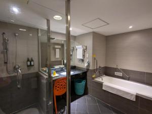 Deluxe 2 giường (Deluxe Double Twin)
