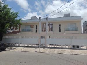 CASA SETE ENSEADA AR COND Suíte E ESTACIONAMENTO GRÁTIS e uma ótima localização na enseada