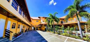 Phi-Phi Beach Resorts & Hotel