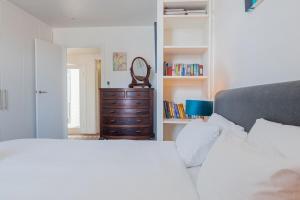 Family Cityside Beach House, Pool & Roof Terrace