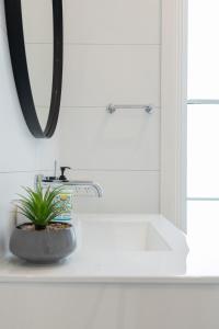 Family Cityside Beach House, Pool & Roof Terrace