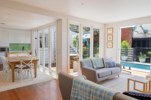 Family Cityside Beach House, Pool & Roof Terrace