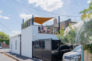 Family Cityside Beach House, Pool & Roof Terrace