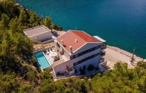 Stunning Home In Blace With Wifi 
