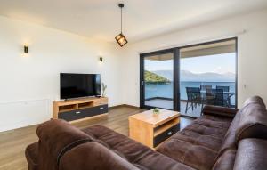 Stunning Home In Blace With Wifi 