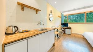 Gangneng badapunggeong Pension