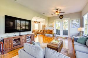 Dock, Kayaks and On-Site Pond Terra Ceia Home