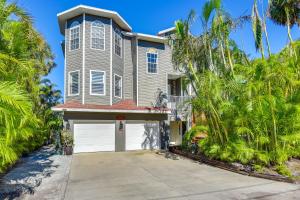 Dock, Kayaks and On-Site Pond Terra Ceia Home