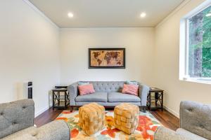 Lakefront Gem w Deck & Grill in Shelton