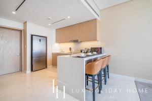 LUX Iconic Views at The Palm Tower Suite 5