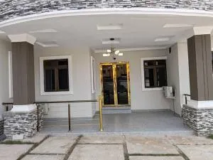 Earls Court - Ururow-Umunze