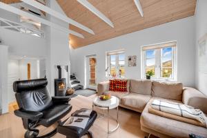 Modernized Holiday Home, Centrally Located In One Of Søndervigs Best Locations