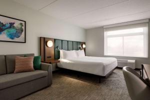 King Room with One King Bed - Mobility Accessible - No Pets/Non-Smoking room in Wingate by Wyndham Green Bay