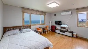 Jeju Woljeongri Pungcha Pension - Tŏkch'ŏn-ni