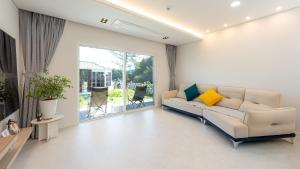 Gangneung WhiteN Pension