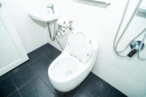 Songbird Suites - Deluxe King Suite and Scooter