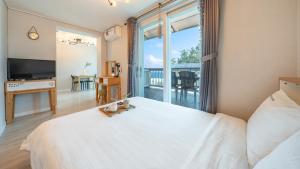 Goseong Araenmaru Pension