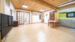 Gangneung ggabinejip hanok pension