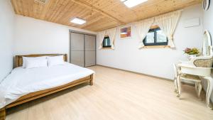 Gangneung ggabinejip hanok pension