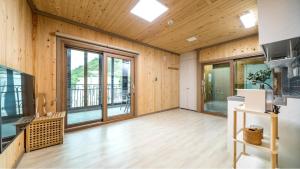 Namhae Yanghwa Seaside Pension