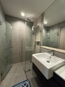 River Condo Spectacular Pools