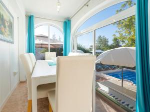 Villa with Free Heated Pool - Pass the Keys