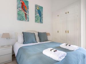 Villa with Free Heated Pool - Pass the Keys