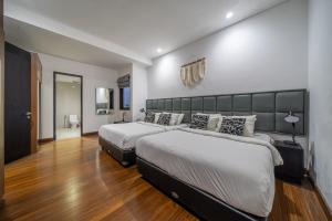 Prime Location, Incredible Views & Private Pool