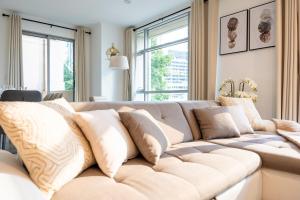 Chic 1-Bedroom Getaway with Downtown Living Charm