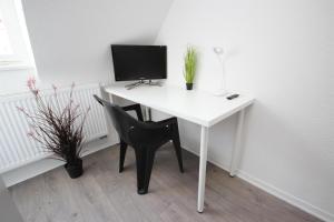 ALFA 2 Zimmer Apartment Stuttgart 2BR TV WIFI WM nahe Daimler l WIFI & SmartTV I 2 Rooms l Bathroom I Kitchen
