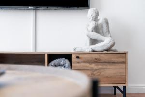 Odeon Towers 1007 by Host Agents