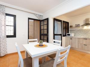 EK Candelaria House Estrelitzia