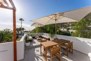 Villa with stunning views and a solarium in Arona - Arona