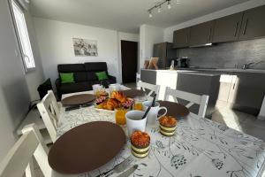 Appartements La Roseliere Appartement 2 chambres 6 couchages a 400 m de la plage : photos des chambres