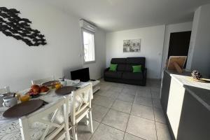 Appartements La Roseliere Appartement 2 chambres 6 couchages a 400 m de la plage : photos des chambres