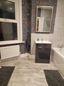 Bean Apartment -2 double bed rooms and sofa bed